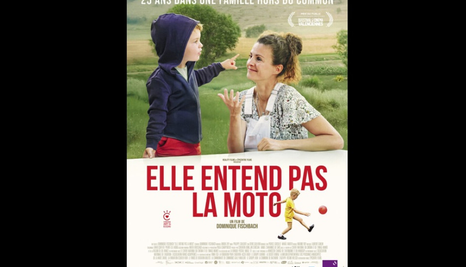 elle entend pas la moto